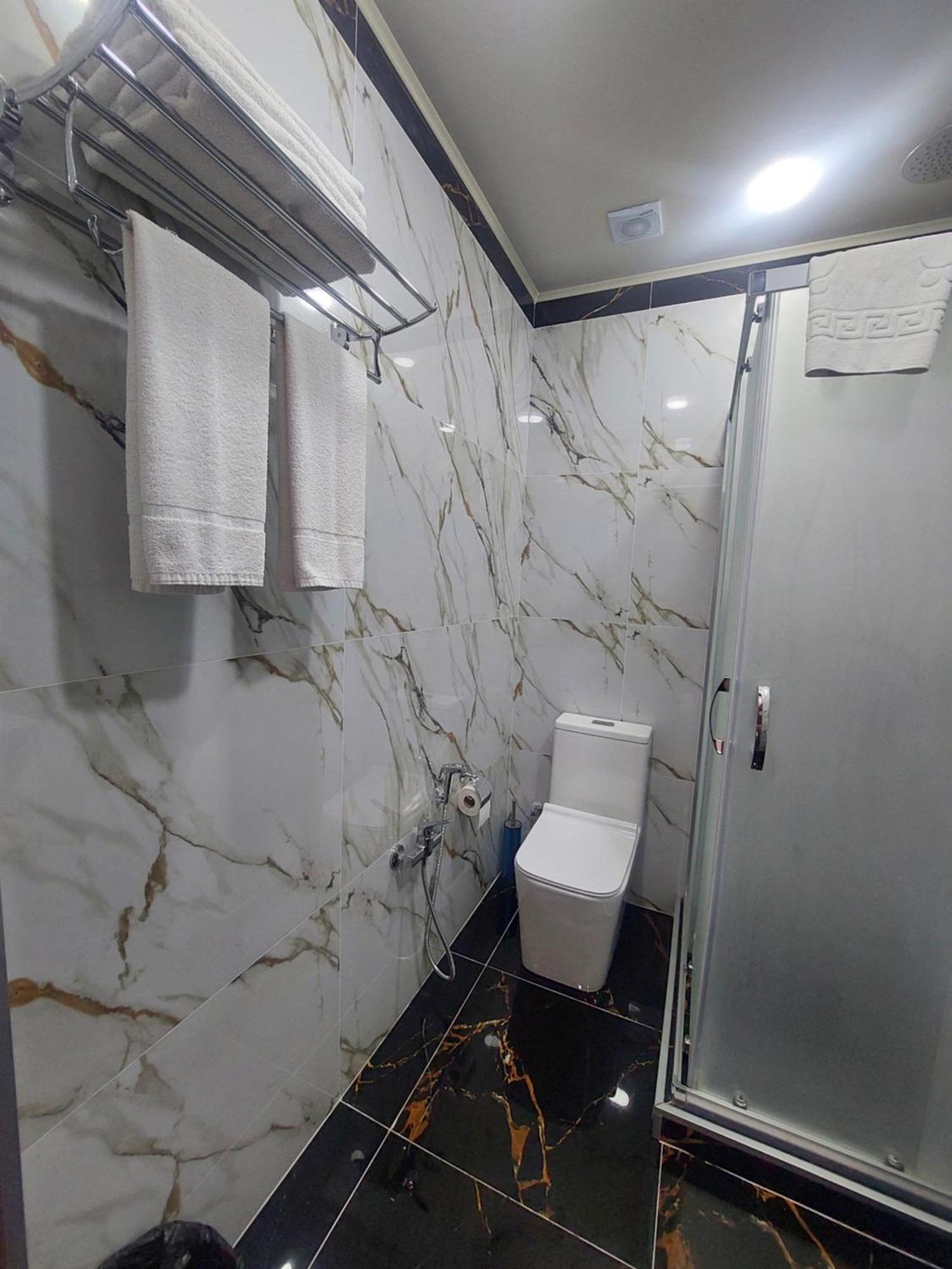 Pera Hotel Bakoe Buitenkant foto